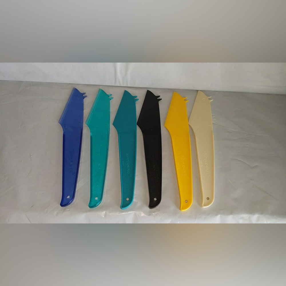 ⭐️$5 PWP⭐️ Tupperware Cheese Knife in Surprise Colours